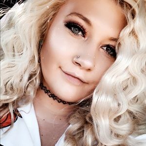 Meet your Posher, Chloe